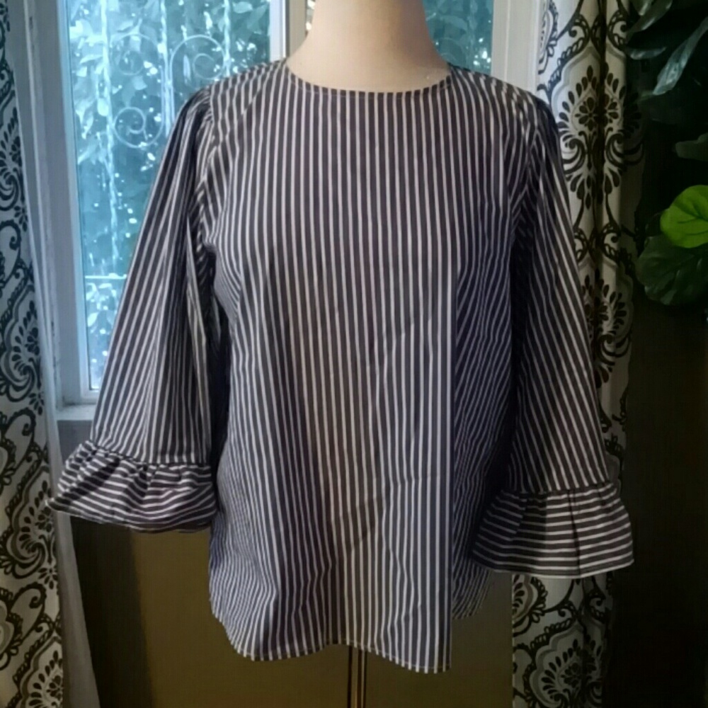 Bell Sleeve Top Large NWT